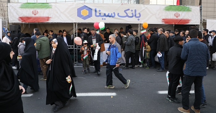 برپایی غرفه بانک سینا در مسیر راه‌پیمایی ۲۲ بهمن تهران