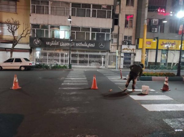 اجرای عملیات خط‌کشی بلوک عابر پیاده و سرعتکاه در ۸ معبر منطقه ۱۲