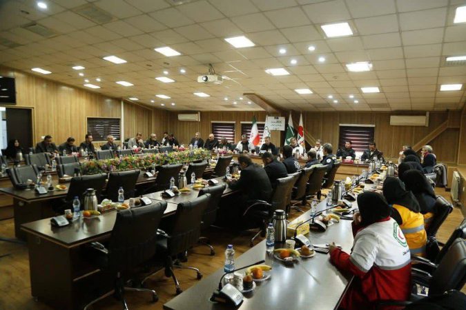 حمایت از گروه‌های داوطلب و آمادگی برای زلزله تهران در نشست فصلی مدیریت بحران منطقه ۵