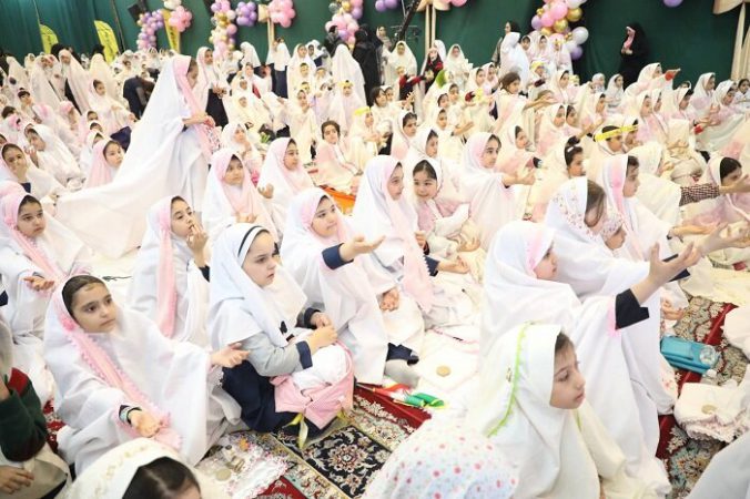 یک هزار نفر از دختران منطقه ۲ آغاز عبادت و بندگی را جشن گرفتند