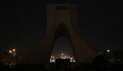 برج آزادی به احترام زمین خاموش شد