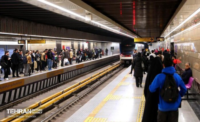 سرویس‌دهی مترو به بیش از ۳۲ هزار مسافر در شب‌های قدر