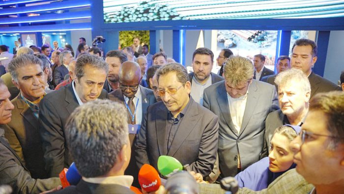 حضور وزیر صنعت، معدن و تجارت و رئیس هیات عامل ایمیدرو در غرفه ایمیدرو /ارایه گزارش دستاوردهای ایمیدرو همچون تکنولوژی PERED و راه اندازی معدن مهدی آباد از سوی آقاجانلو