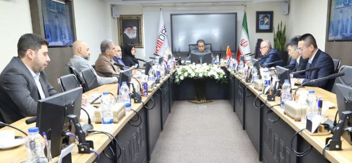 برنامه همکاری های مشترک ایمیدرو با پیمانکار بزرگ چین؛ از ساخت نیروگاه خورشیدی تا توسعه زنجیره مس/ یو ژیانگ: اعلام آمادگی برای ارایه خدمات فنی و مهندسی به شرکت های زیرمجموعه ایمیدرو