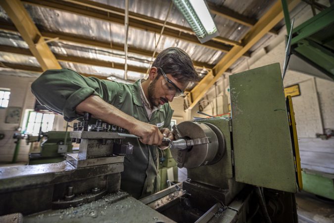 دستمزد مقطوع مبنای کسر حق بیمه مشاغل صنوف در سال ۱۴۰۴ اعلام شد