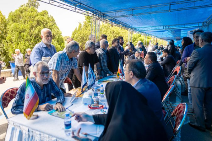 میز خدمت وزارت تعاون، کار و رفاه اجتماعی و سازمان تأمین اجتماعی در نماز جمعه تهران