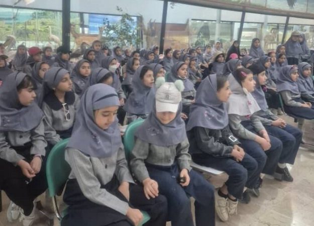 گردهمایی کودکان منطقه ۲ برای نجات زمین در بوستان پردیسان