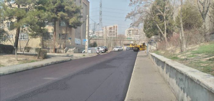 استمرار عملیات تراش و روکش آسفالت در معابر محلی و بزرگراهی منطقه ۴
