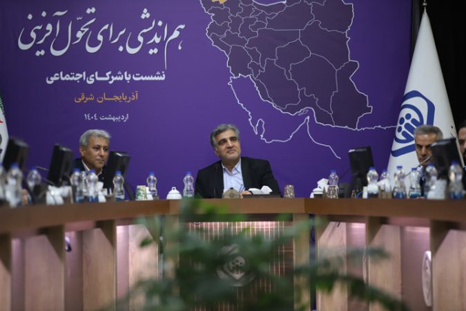 باید جلوی مقرراتی که به آینده صندوق تأمین اجتماعی آسیب می‌زند را بگیریم