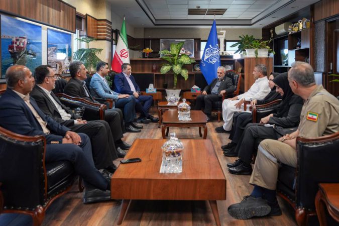 امضای تفاهم نامه تداوم سرویس‌های منظم حمل کانتینری بین کشتیرانی و بندر چابهار/ جابه‌جایی ۸۸ هزار تی ای یو در بندر چابهار در سال ۱۴۰۳