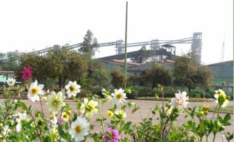 فولاد خوزستان؛ کنشگر راهبردی اقتصاد ملی در میدان تحریم و ناترازی