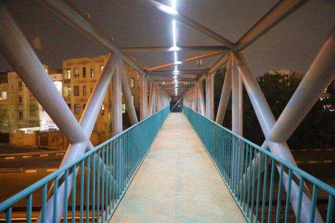 ۱۶ پل عابر پیاده در منطقه ۱۹ با تکمیل روشنایی ایمن‌تر شدند