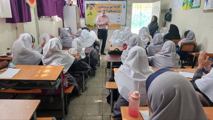 برگزاری ۳ هزار ساعت کارگاه پیشگیری از آسیب‌های اجتماعی در منطقه ۸