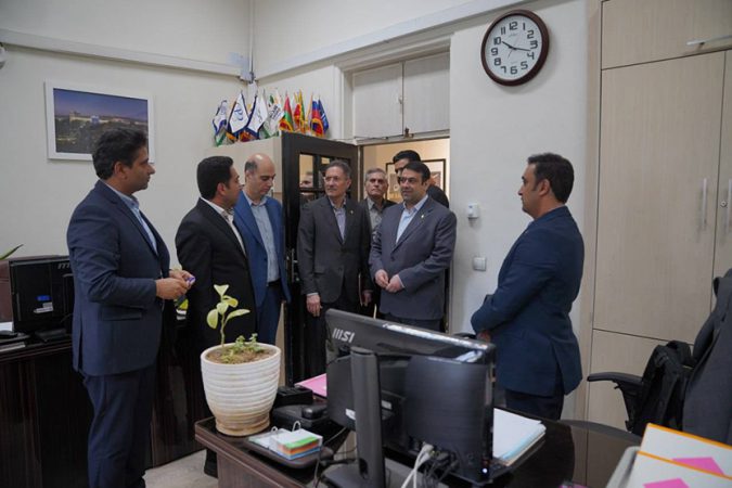 بازدید مدیرعامل بانک ملی ایران از اداره کل روابط عمومی به مناسبت روز جهانی ارتباطات و روابط عمومی