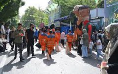 اجرای طرح جهادی پاکسازی محور اجتماع بزرگ امام رضایی ها در میدان ولیعصر