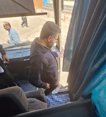 بازدید سرزده معاون منابع انسانی و امور اجتماعی فولاد خوزستان از خودروهای ایاب و ذهاب کارکنان