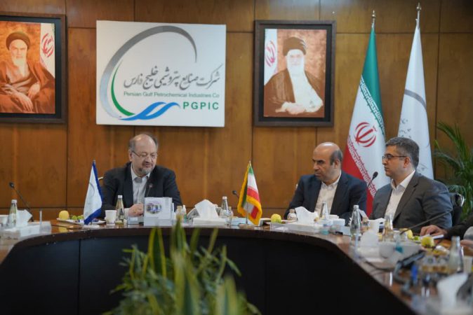 نشستی برای تسریع در اجرای پروژه نیروگاه‌های خورشیدی ۵ هزار مگاواتی توسط گروه صنایع پتروشیمی خلیج فارس*