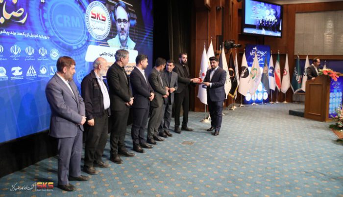 اعطای نشان زرین رضایت‌مندی مشتری به فولاد کاوه جنوب کیش