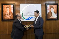 قدردانی از زحمات و تلاش‌های خوشرو در دوره تصدی ریاست هیأت مدیره هلدینگ خلیج‌فارس