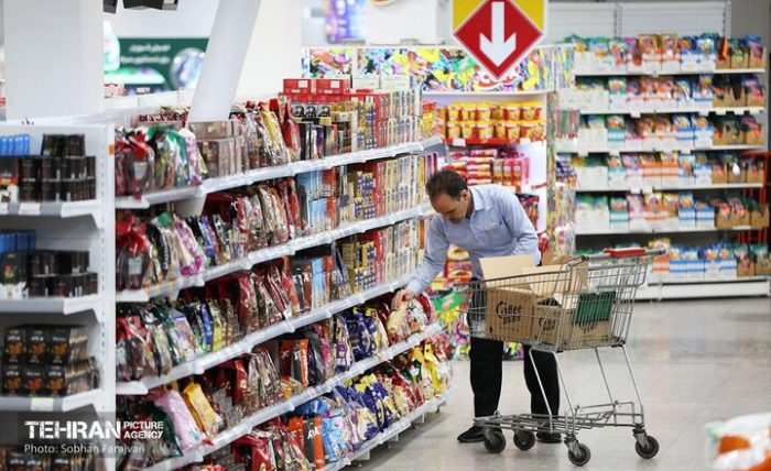 توزیع مایحتاج مردم در فروشگاه‌های شهروند بدون وقفه در حال انجام است/ حضور جهادی شهرداری تهران در کنار مردم پایتخت