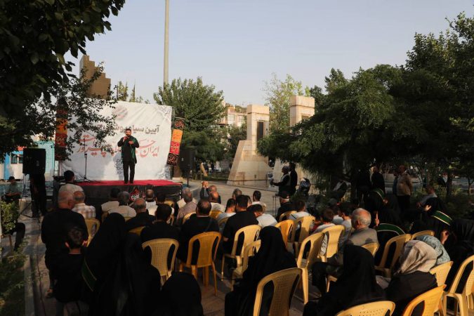 اهتزاز پرچم حسینی در آیین سیاه‌پوشان میدان نبوت