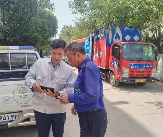 جابجایی وسایل آسیب‌دیدگان جنگ در منطقه ۴ با ۲۰ کامیونت