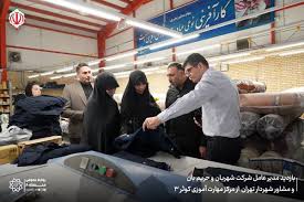 بازدید مشاور و رئیس مرکز زنان و خانواده شهرداری تهران از مرکز توانمندسازی بانوان/ تولید لباس شهربان شهر تهران توسط بانوان منطقه۸