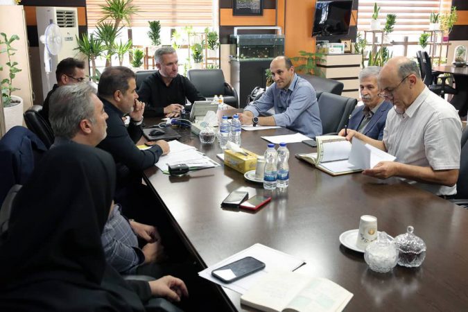 نشست هم‌اندیشی شهردار منطقه ۵ با هیأت امنای آپادانا برای حل مسائل محله