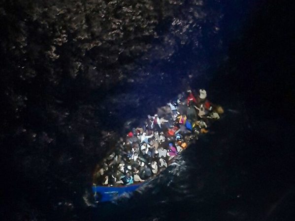 شناور کشتیرانی جمهوری اسلامی ایران ده‌ها پناهجو را از خطر مرگ نجات داد