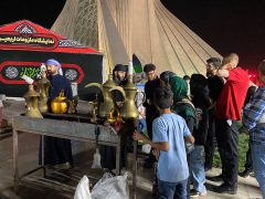 فعالیت غرفه‌های شهرداری منطقه ۱۹ در پردیس فرهنگی محرم در میدان آزادی