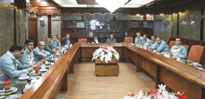 حضور رئیس هیات عامل ایمیدرو در فولاد مبارکه و تأکید بر تداوم جریان تولید