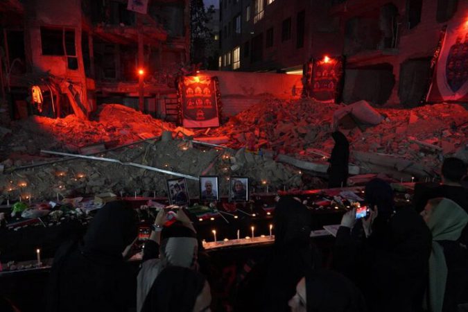 شام غریبان فرزندان ایران در منطقه۸؛ میدان ۶ در سوگ شهدا روشن شد