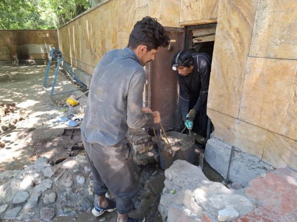 آغاز عملیات لایروبی و رسوب‌برداری قنات پارس در بوستان پلیس منطقه ۴ تهران