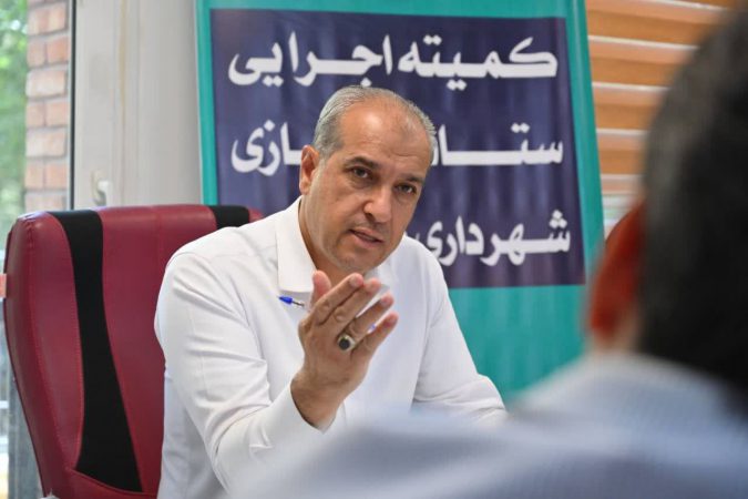 شهردار منطقه یک در جمع تعدادی از آسیب‌دیدگان، دلجویی و تسریع در بازسازی پس از جنگ