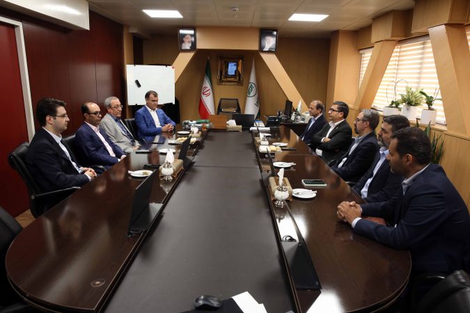 تقدیر مدیرعامل بیمه البرز از مدیران برجسته در حادثه بندر شهید رجایی