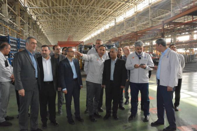 بازدید مدیرعامل بانك از شركت پارس خودرو برای حمایت از تولید داخلی