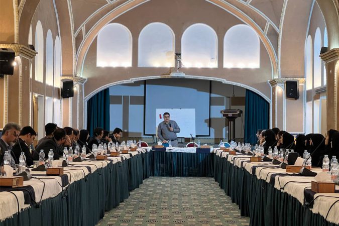 برگزاری دوره آموزشی بازاریابی درون شعبه ای در بانک ایران زمین