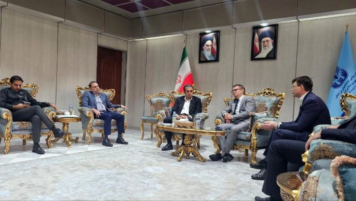 نشست همکاری “بلاز” با ایمیدرو برای انتقال دانش فنی ساخت دامپتراک در ایران/ شرکت بلاز، برای انتقال دانش فنی تولید دامپتراک در ایران، اعلام آمادگی کرد.