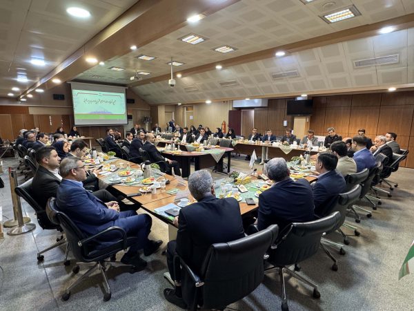 بیمه البرز در مسیر توسعه؛ برگزاری آئین تکریم و معارفه اعضای هیأت مدیره با نگاهی به دستاوردهای گذشته و اهداف آینده