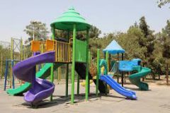 نصب ست‌های بازی کودکان در بوستان‌های منطقه ۱۹ در قالب طرح «من شهردارم»*