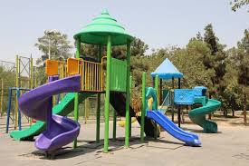 نصب ست‌های بازی کودکان در بوستان‌های منطقه ۱۹ در قالب طرح «من شهردارم»*