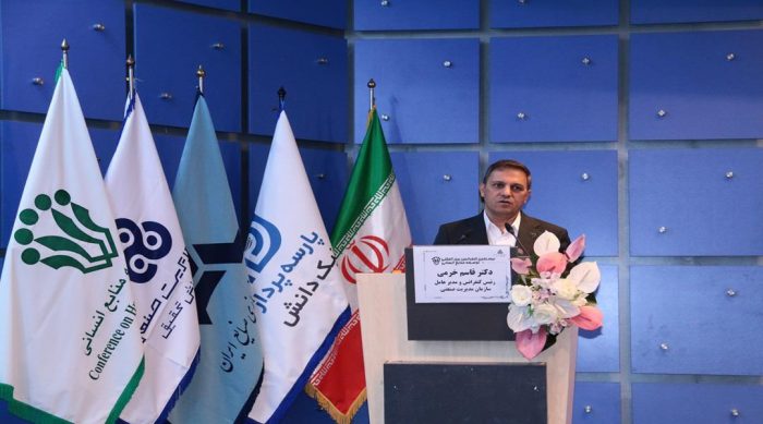 نیازمند پروش رهبران نوآور برای شرایط دشوار هستیم/ تیم سازی باید جایگزین باند بازی شود