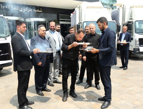 کاروان خدمت‌رسانی اربعین بانک پارسیان برای اعزام به مناطق مرزی بدرقه شد