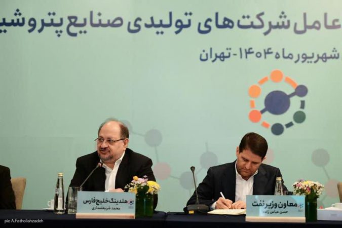 خصوصی‌سازی واقعی تنها راه توسعه صنعت پتروشیمی است / خصوصی‌سازی بدون تدبیر لازم، زنجیره یکپارچه صنعت پتروشیمی را متلاشی کرد/ تأمین پایدار خوراک، منابع مالی و دیجیتال‌سازی، سه محور اصلی پیشتازی پتروشیمی در آینده/ دولت به چالش قطعی مکرر گاز پتروشیمی‌ها در زمستان، به‌طورجدی ورود کند/ پیشنهاد تأسیس «صندوق توسعه صنایع شیمیایی» برای حل مشکلات تأمین مالی صنعت*