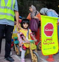 نونهالان در میدان تجریش به یاد شهدای کودک رکاب می زنند