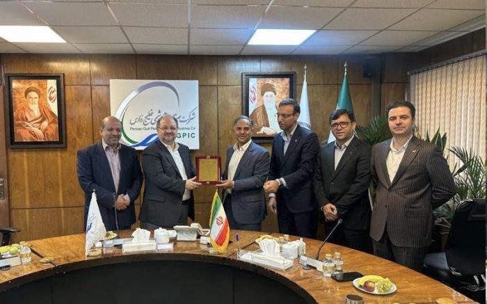 تبریک مدیرعامل بانک تجارت به هلدینگ خلیج‌فارس در پی کسب رتبه ۱۲ رده‌بندی جهانی ICIS*