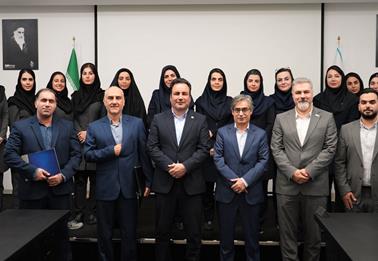 مدیر عامل بیمه دی در اولین نشست با مدیران امور مشتریان ۶شرکت بیمه ای مطرح کرد: شرکتهای بیمه ای، دستاوردهای موفق خود را با سایر شرکت‌ها به اشتراک بگذارند