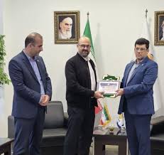 تحویل چک هزار میلیارد ریالی خسارت آتش‌سوزی به منطقه آزاد انزلی