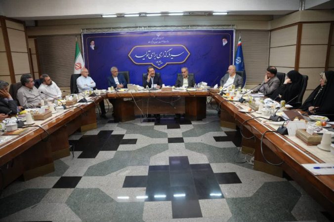 افزایش مزیت رقابتی تولیدکنندگان داخلی با ارایه تسهیلات ارزان قیمت و مشوق‌ها