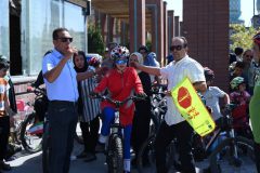 حرکت شهروندان منطقه ۲ برای شهری پاک با مشارکت در پویش روز بدون خودرو / همراهی شهروندان منطقه ۲ با پویش روز بدون خودرو